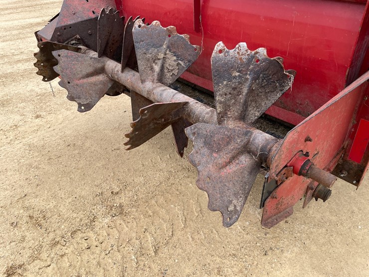 new-holland-165-image-19
