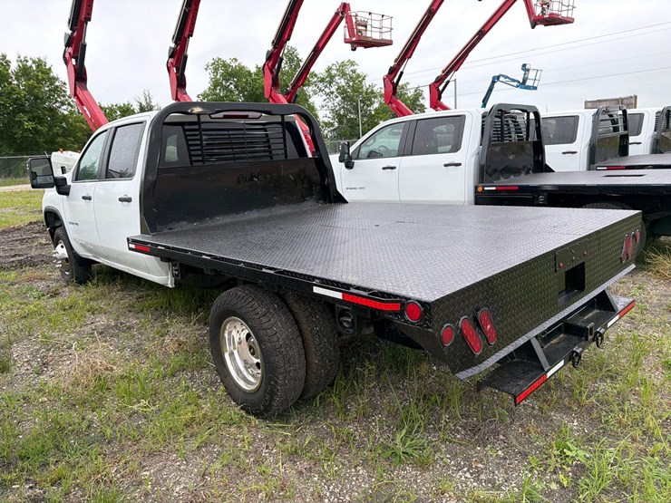 2022-chevrolet-3500-image-4