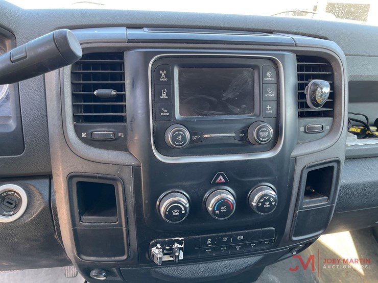 2014-ram-5500-heavy-duty-flat-bed-truck-image-35