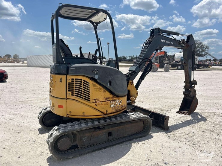2013-deere-27d-image-3