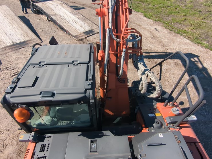 2019-hitachi-zx135us-6-image-16