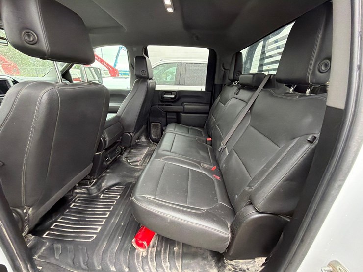 2022-chevrolet-3500-image-14