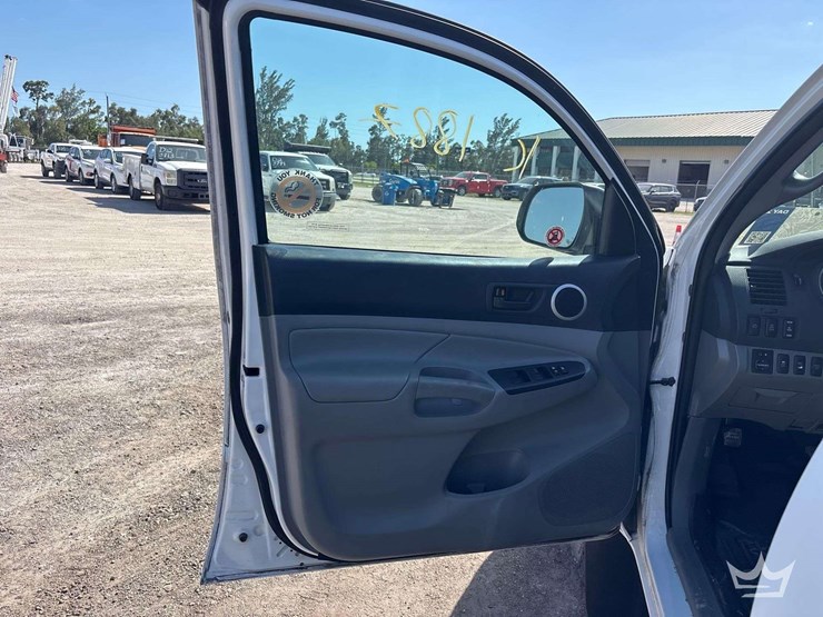 2013-toyota-tacoma-image-11