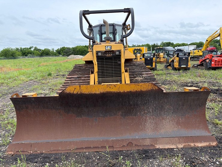 2016-caterpillar-d6n-lgp-image-11