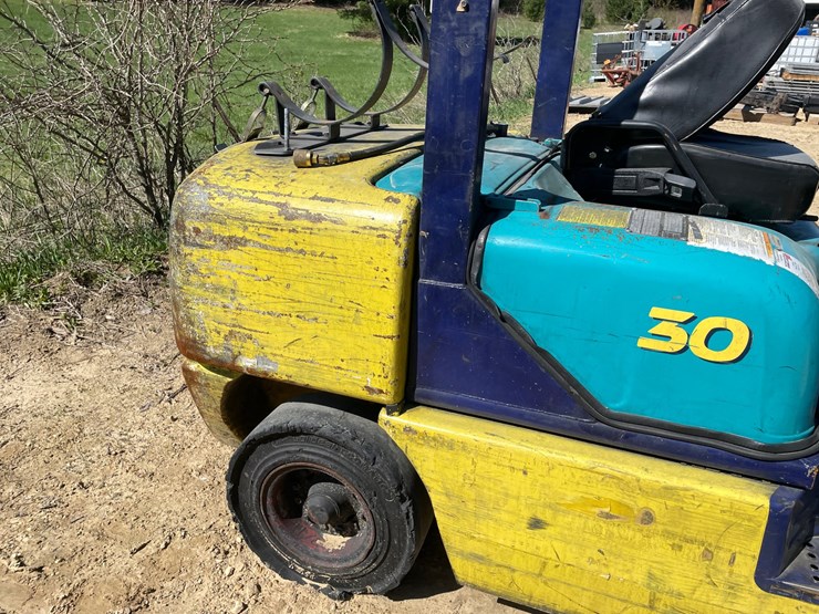 #308-•-komatsu-6,000-lbs,-propane-forklift-(non-moving)-image-13