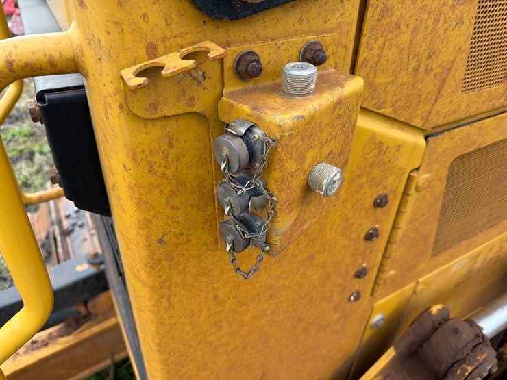 2019-caterpillar-d6n-lgp-image-21