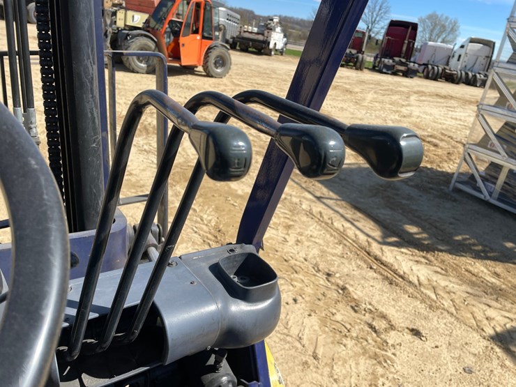 #308-•-komatsu-6,000-lbs,-propane-forklift-(non-moving)-image-36