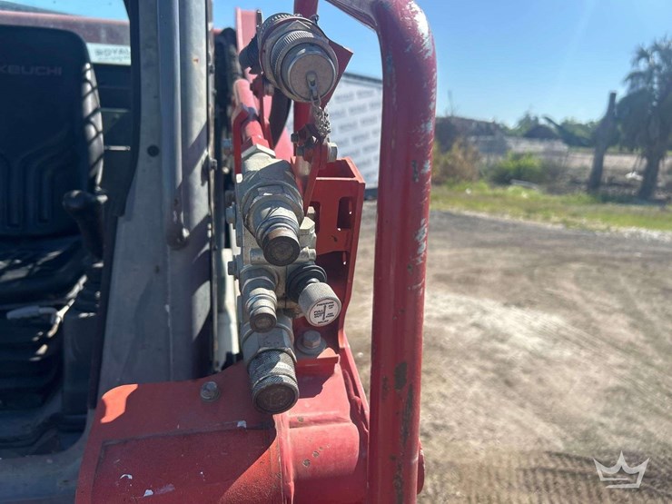 2020-takeuchi-tl10v2-image-24