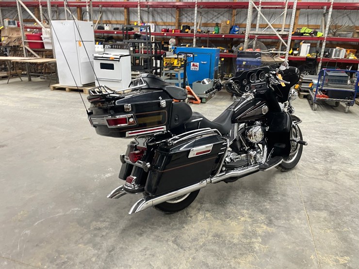 #210-•-2001-harley-davidson-ultra-classic-motorcycle-(has-wi-title)-image-3