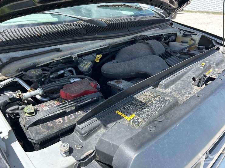 2014-ford-cargo-image-9