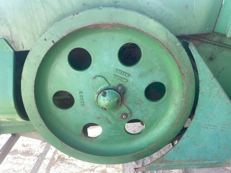john-deere-337-image-30