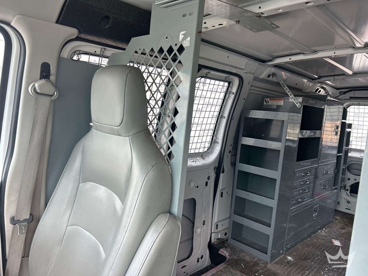 2011-ford-cargo-image-19