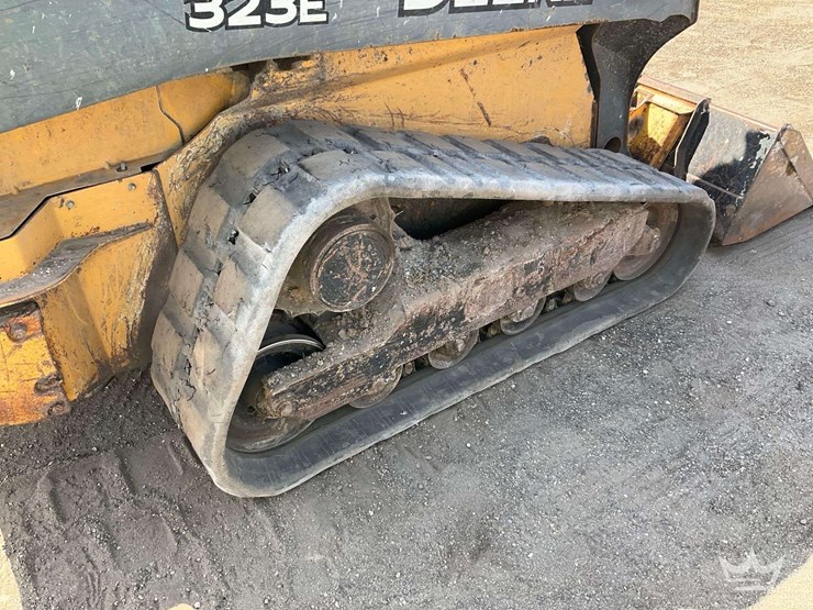 2015-deere-323e-image-10