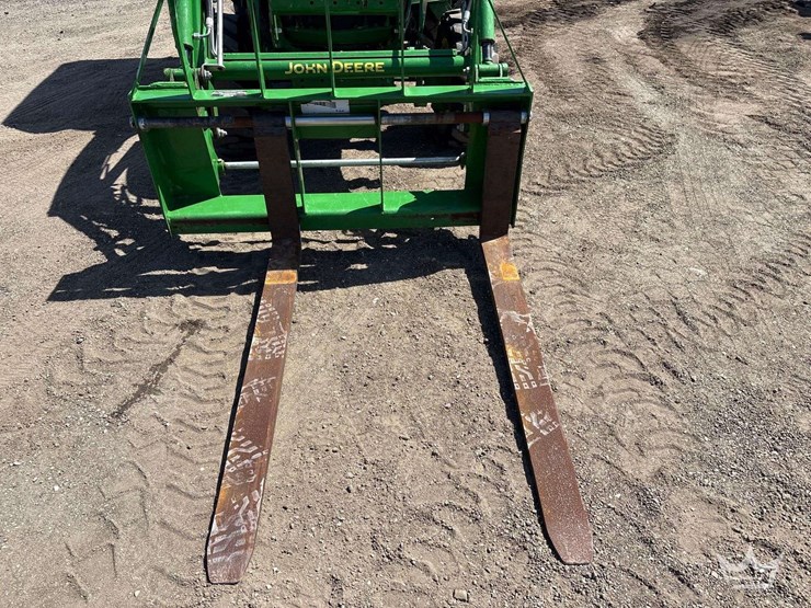 2016-john-deere-3039r-image-11