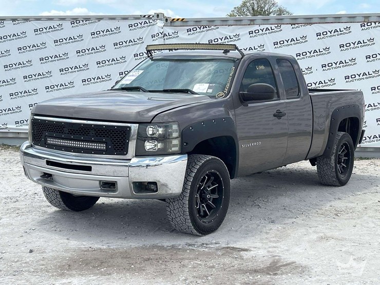 2013-chevrolet-silverado-1500-image-1
