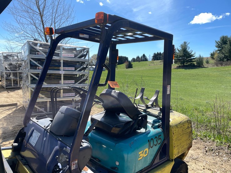 #308-•-komatsu-6,000-lbs,-propane-forklift-(non-moving)-image-24