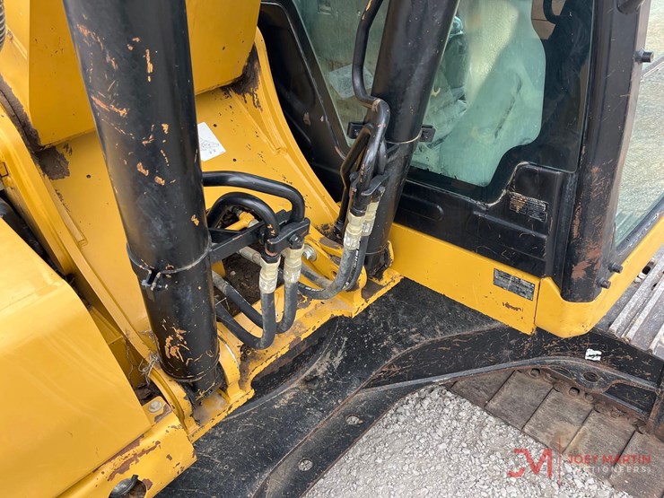 caterpillar-320-image-11