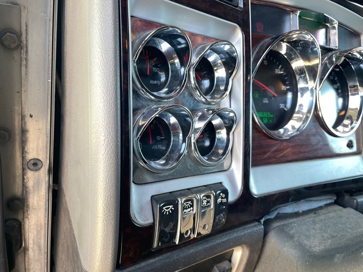 2013-kenworth-t660-image-107