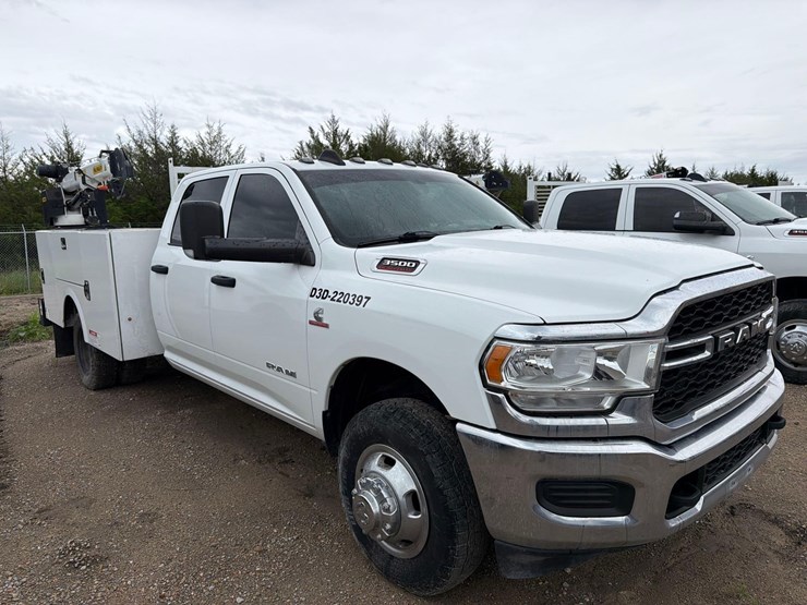 2022-dodge-3500-image-2