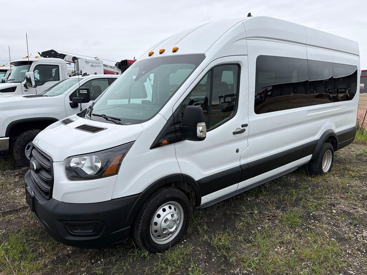 2021-ford-e350-image-2