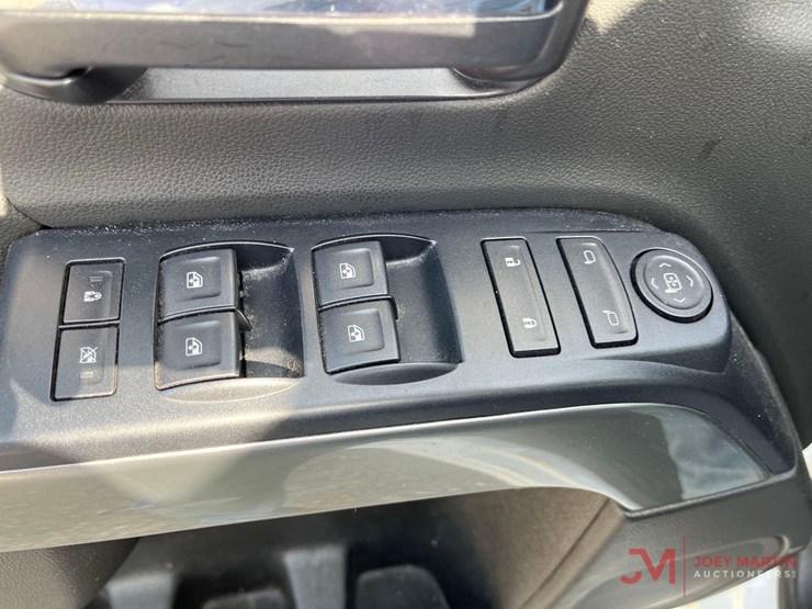 2019-chevrolet-silverado-1500-image-25