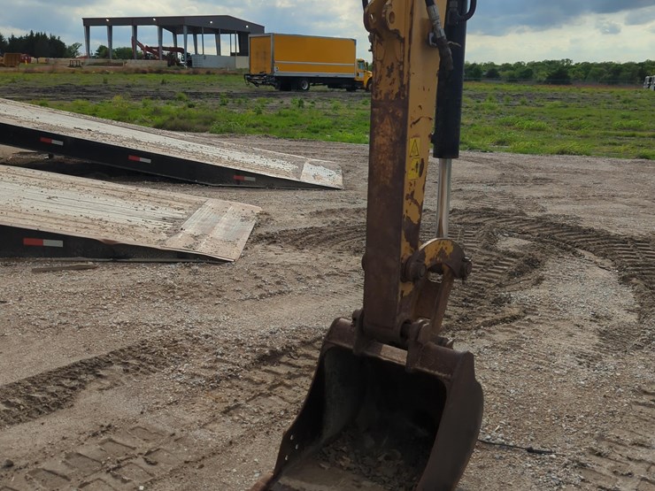 2015-caterpillar-305.5e2-image-8