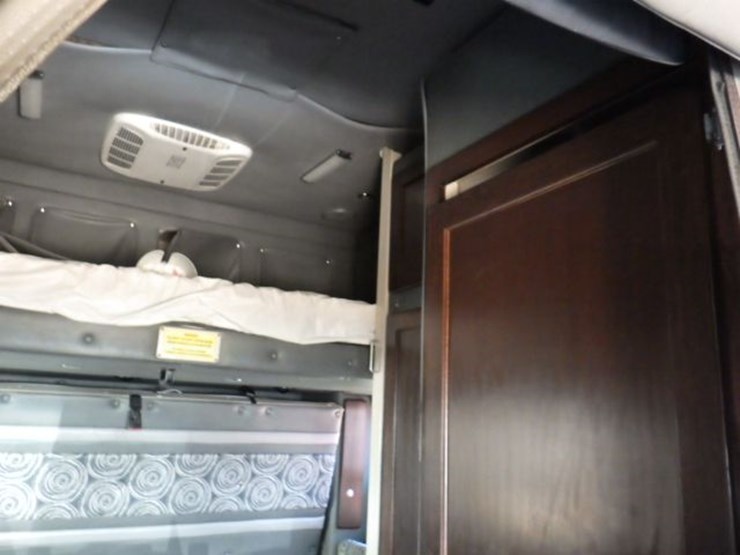 2018-peterbilt-579-image-7