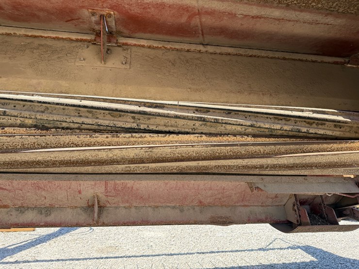 hesston-1130-image-7