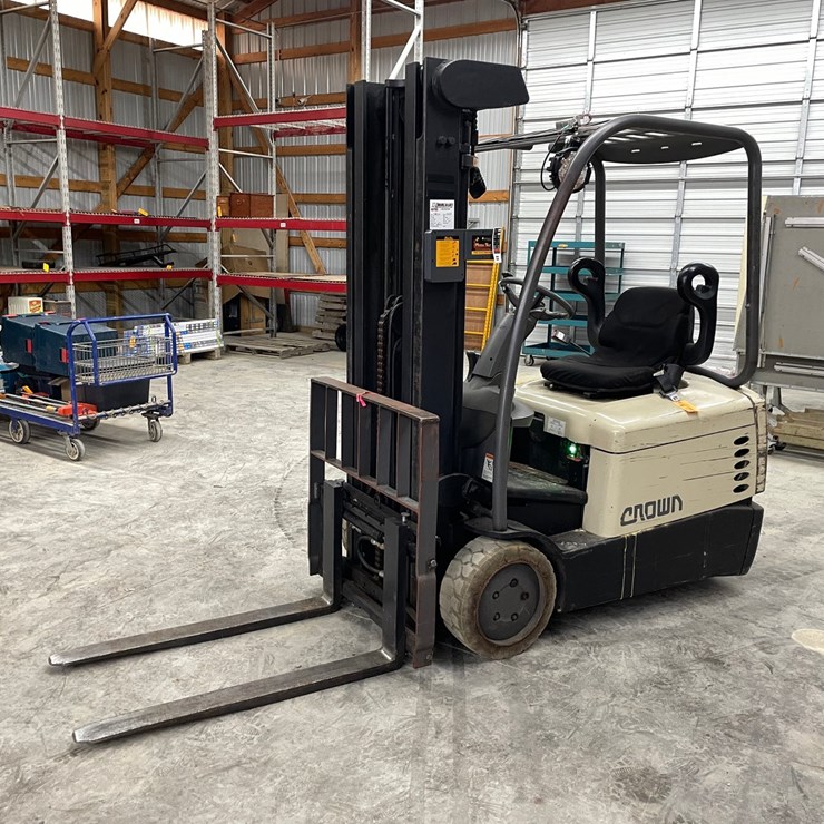#300 • Crown 3,000LBS. Electric Forklift