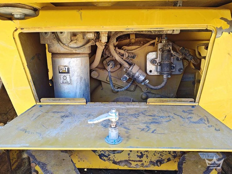 2019-caterpillar-d6n-lgp-image-16