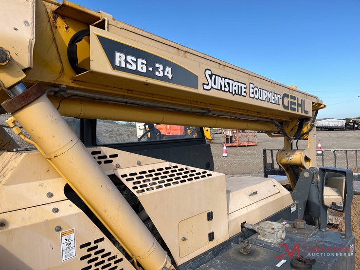 gehl-r56-34-telehandler-image-11