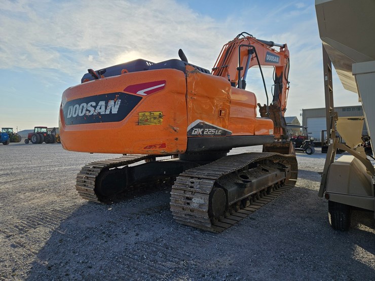 2022-doosan-dx225-lc-image-18