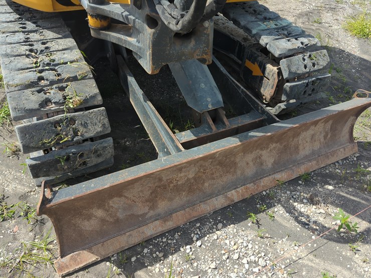 2023-deere-85g-image-7