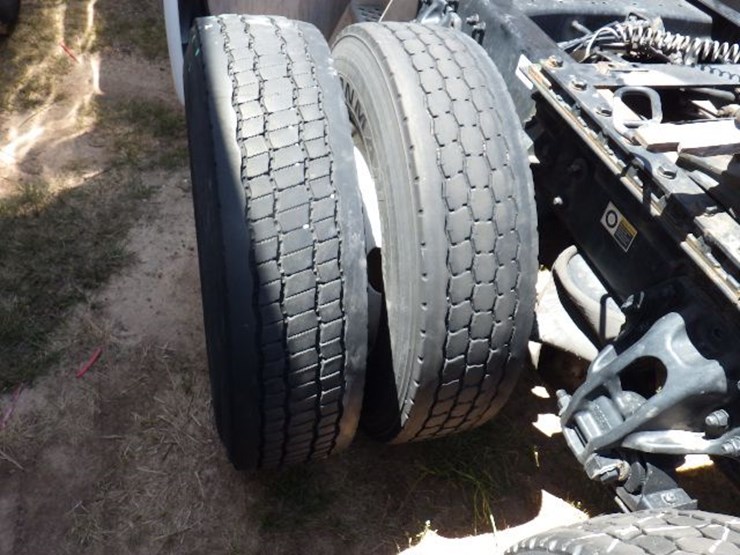 2022-kenworth-t680-image-13