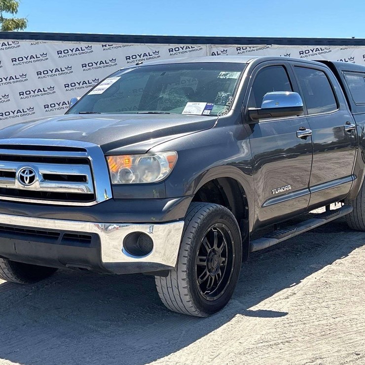 2013 TOYOTA TUNDRA