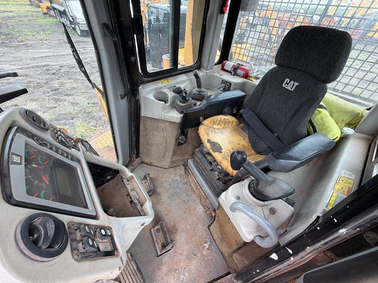 caterpillar-d6t-lgp-image-21