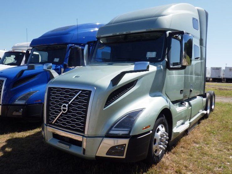2020-volvo-vnl860-image-1