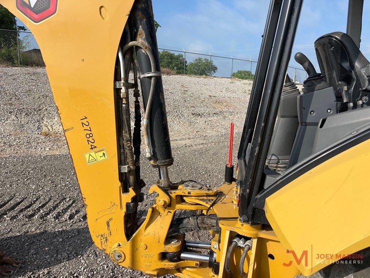 2022-caterpillar-420-image-13