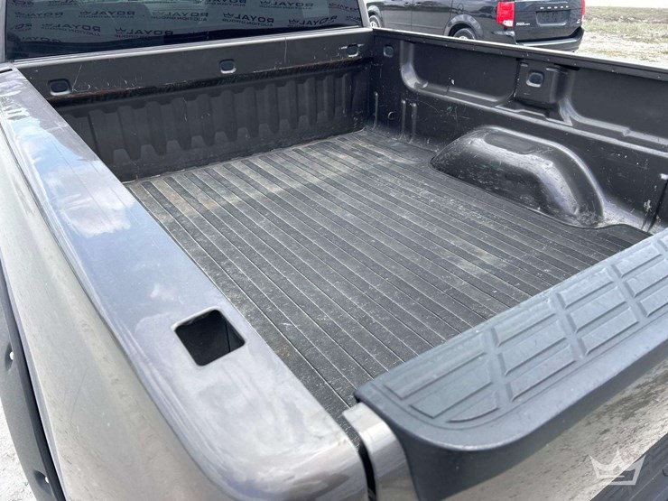 2013-chevrolet-silverado-1500-image-23