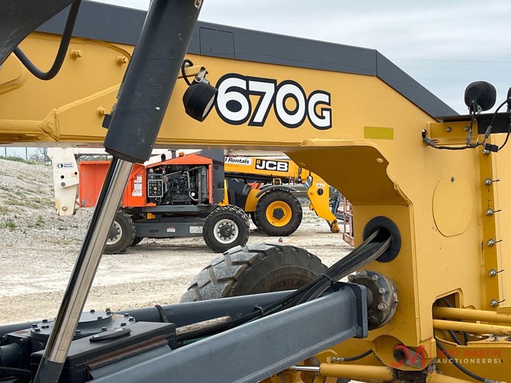 2010-deere-670g-image-15