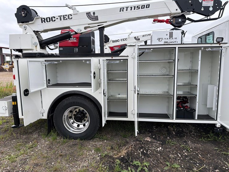 2026-peterbilt-536-image-18