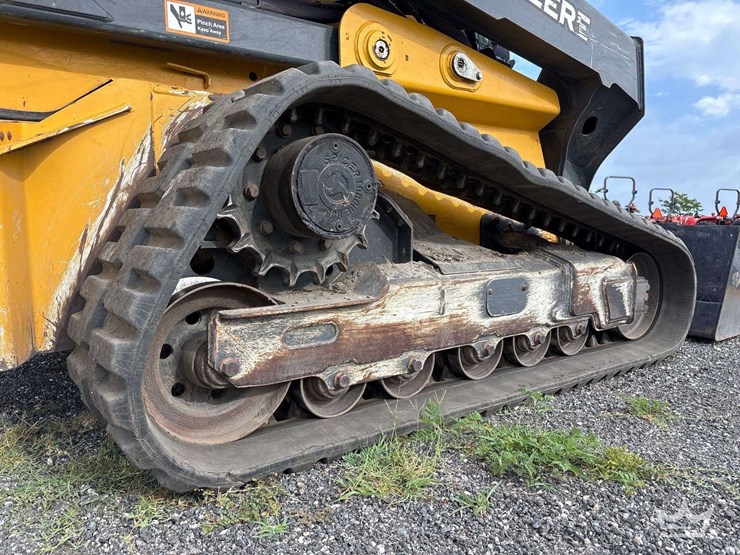 2022-deere-333g-image-29