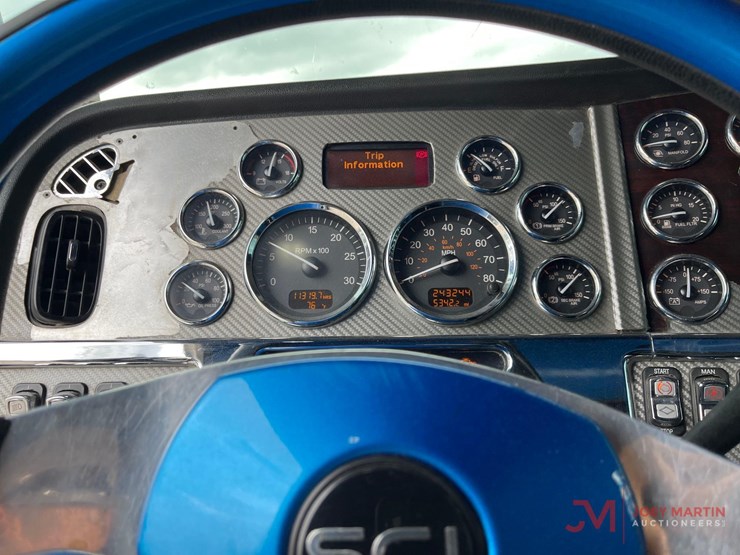 2019-peterbilt-389-image-17