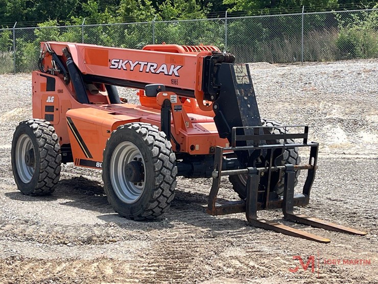 2016-jlg-8042-image-1