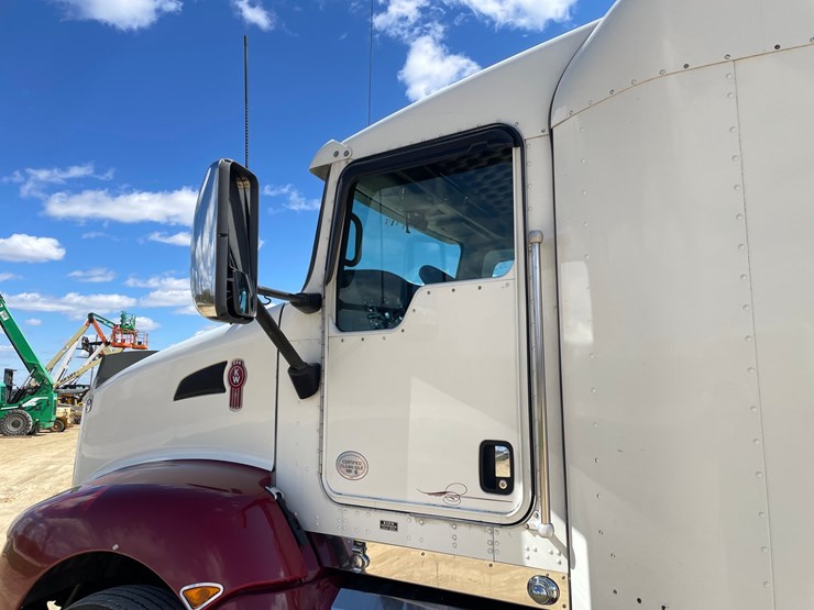2013-kenworth-t660-image-36