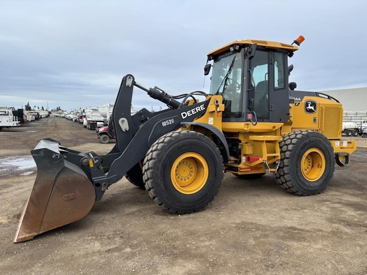 2023-john-deere-544-image-1