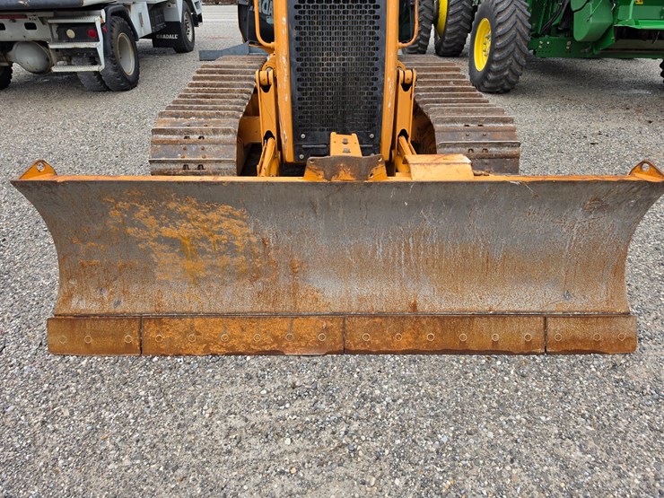 2015-case-650l-wt-image-3