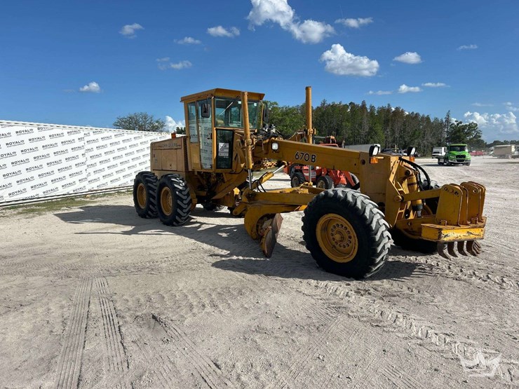 1992-deere-670b-image-2