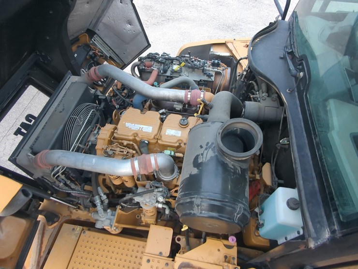 2019-caterpillar-745-image-11