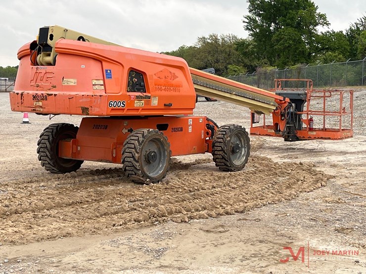 2018-jlg-600s-image-5